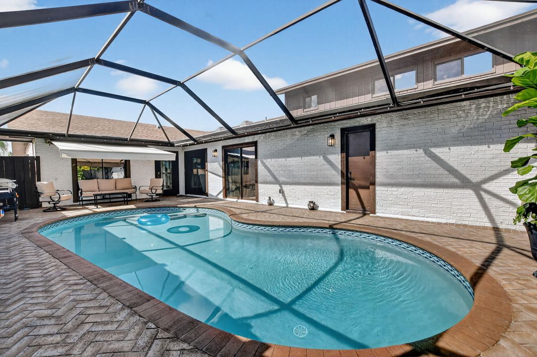 For Sale: $525,000 (3 beds, 3 baths, 1325 Square Feet)