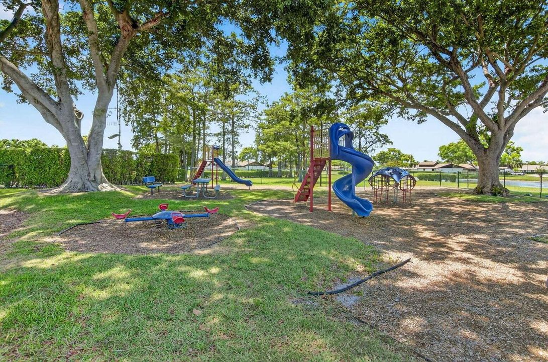 For Sale: $525,000 (3 beds, 3 baths, 1325 Square Feet)