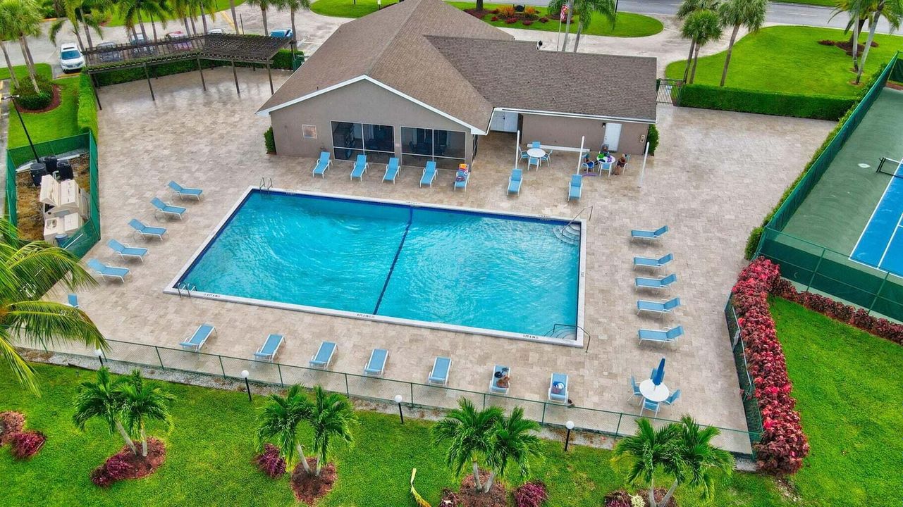 For Sale: $525,000 (3 beds, 3 baths, 1325 Square Feet)