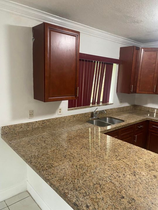 В аренду: $2,800 (3 спален, 2 ванн, 1400 Квадратных фут)