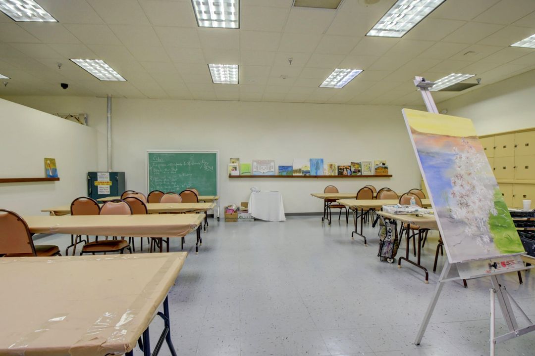 For Sale: $62,000 (1 beds, 1 baths, 760 Square Feet)