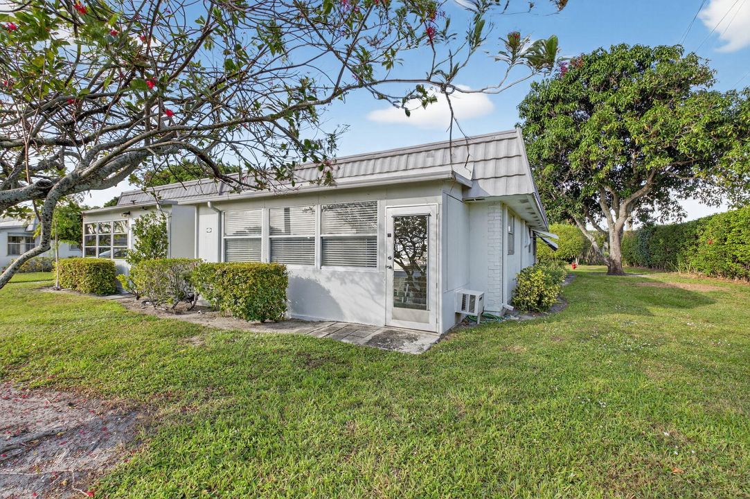 For Rent: $1,998 (2 beds, 2 baths, 883 Square Feet)