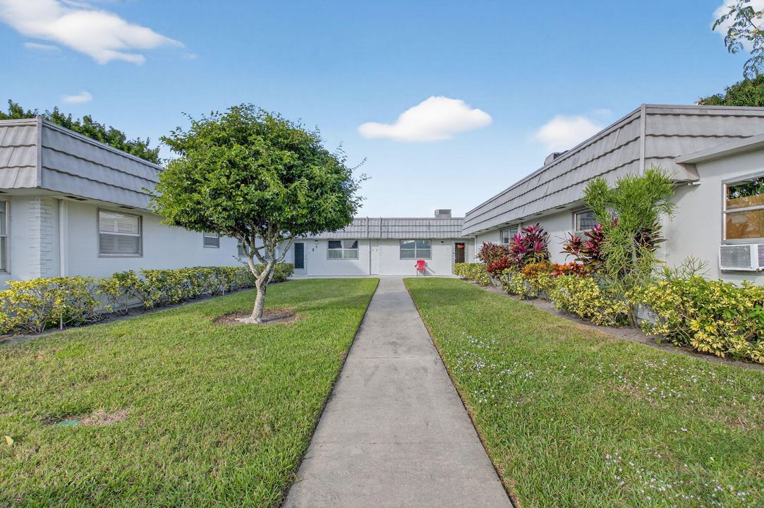 For Rent: $1,998 (2 beds, 2 baths, 883 Square Feet)