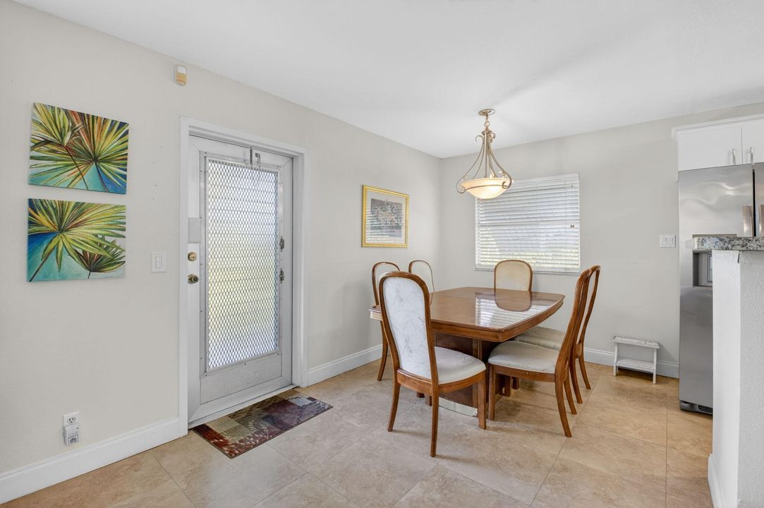 For Rent: $1,998 (2 beds, 2 baths, 883 Square Feet)