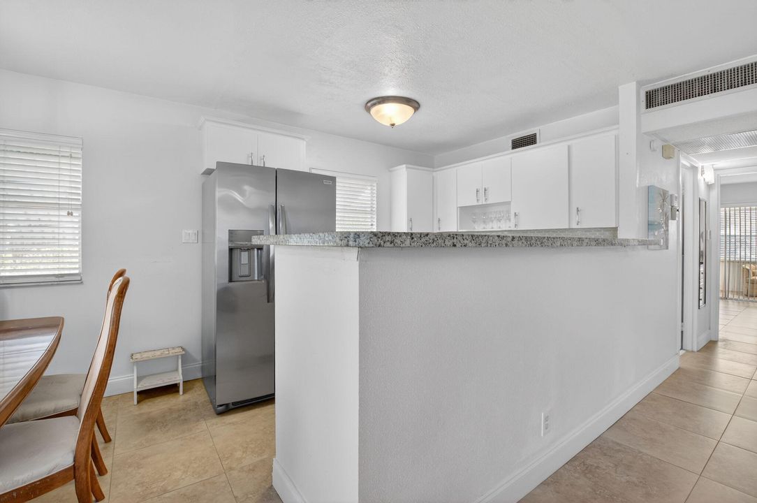 For Rent: $1,998 (2 beds, 2 baths, 883 Square Feet)