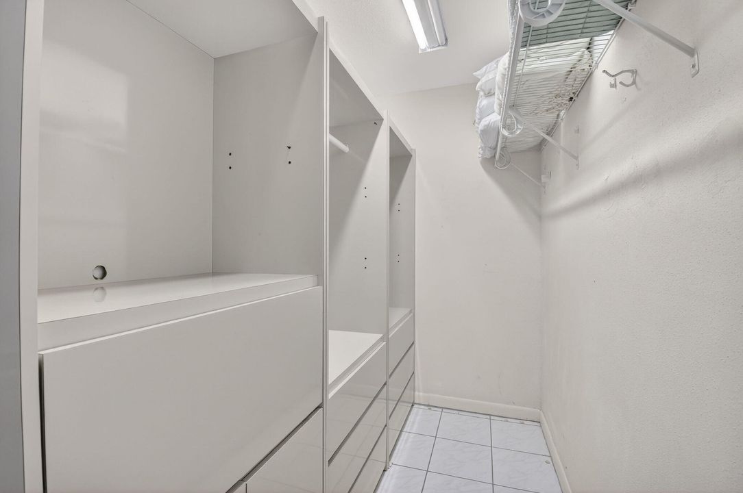 For Rent: $1,998 (2 beds, 2 baths, 883 Square Feet)