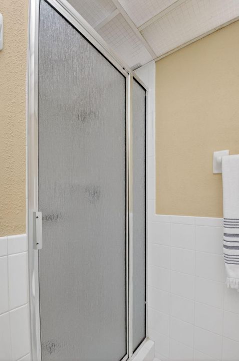 For Rent: $1,998 (2 beds, 2 baths, 883 Square Feet)