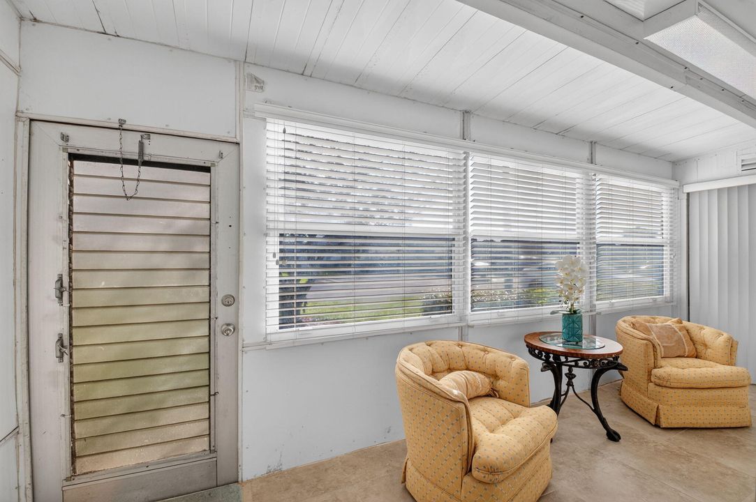 For Rent: $1,998 (2 beds, 2 baths, 883 Square Feet)