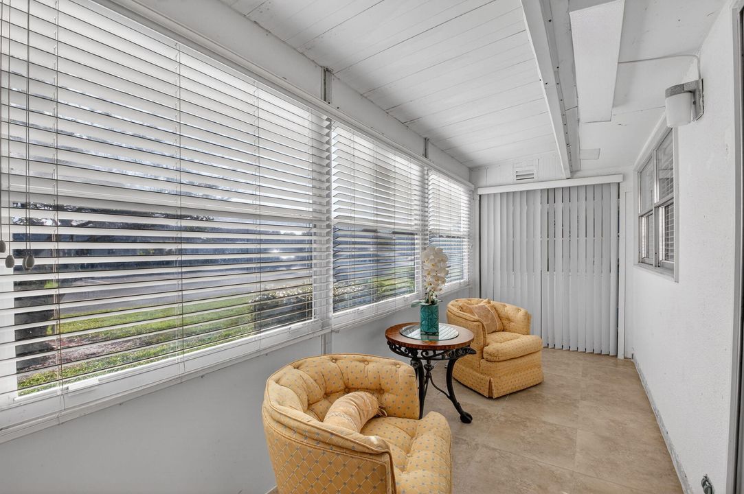 For Rent: $1,998 (2 beds, 2 baths, 883 Square Feet)