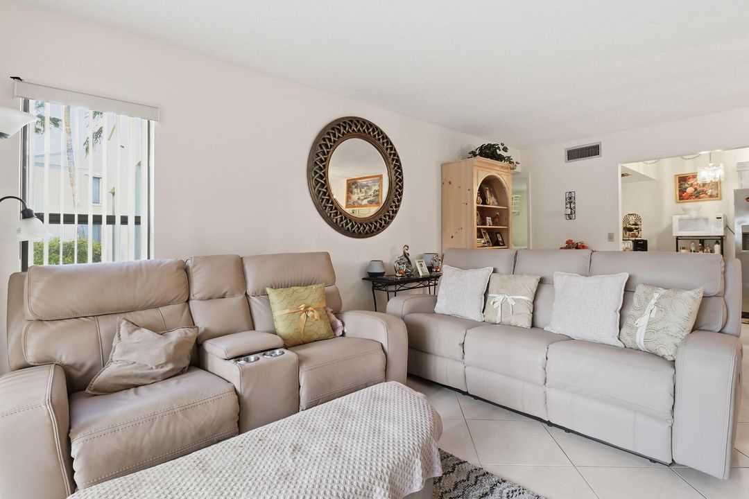 На продажу: $220,000 (2 спален, 2 ванн, 1106 Квадратных фут)