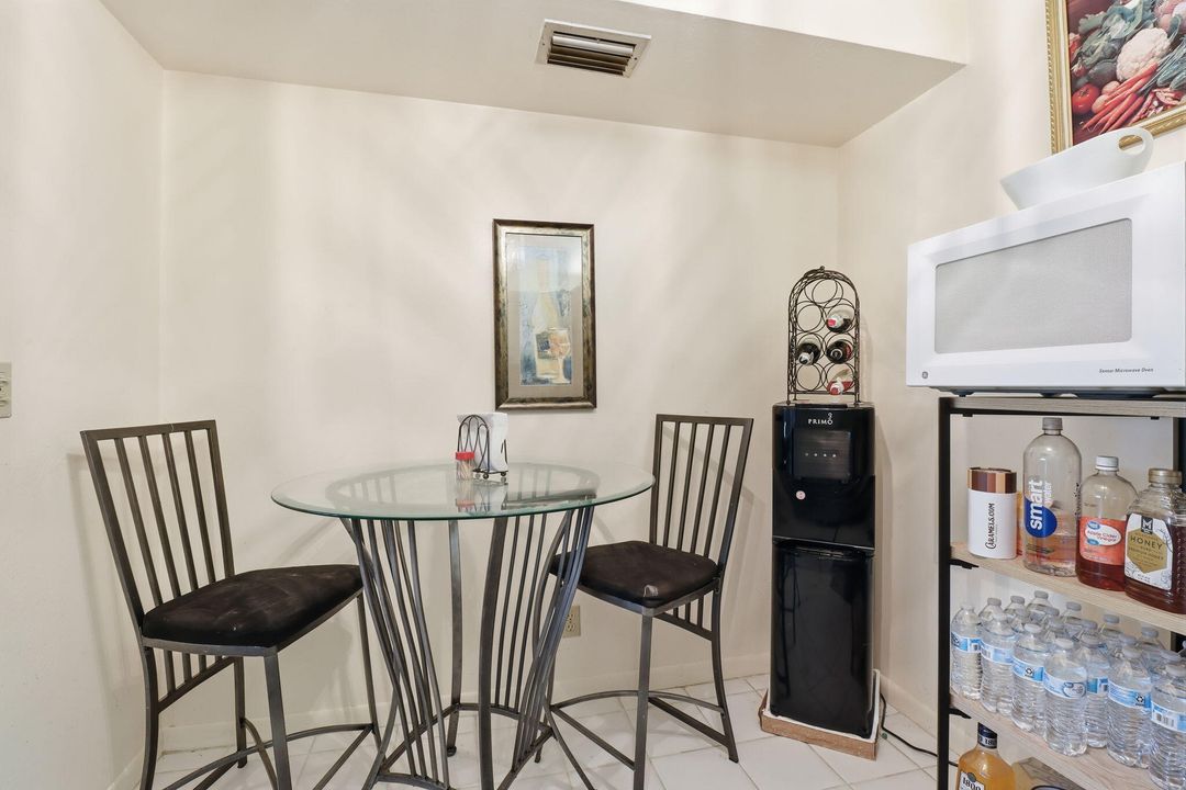 На продажу: $220,000 (2 спален, 2 ванн, 1106 Квадратных фут)