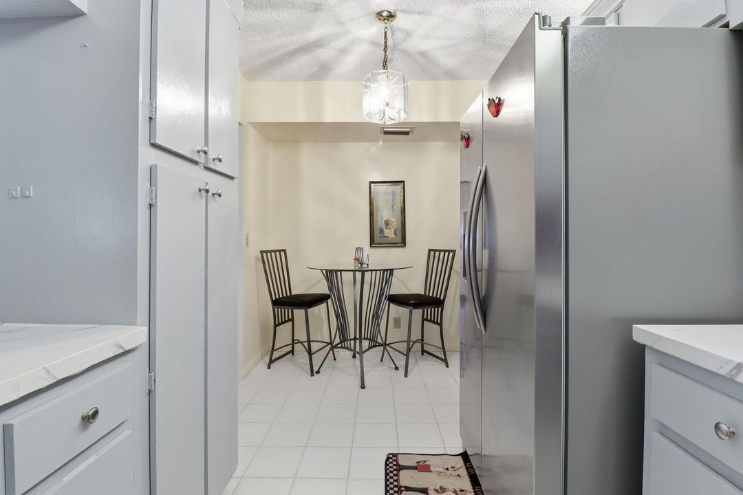 На продажу: $220,000 (2 спален, 2 ванн, 1106 Квадратных фут)