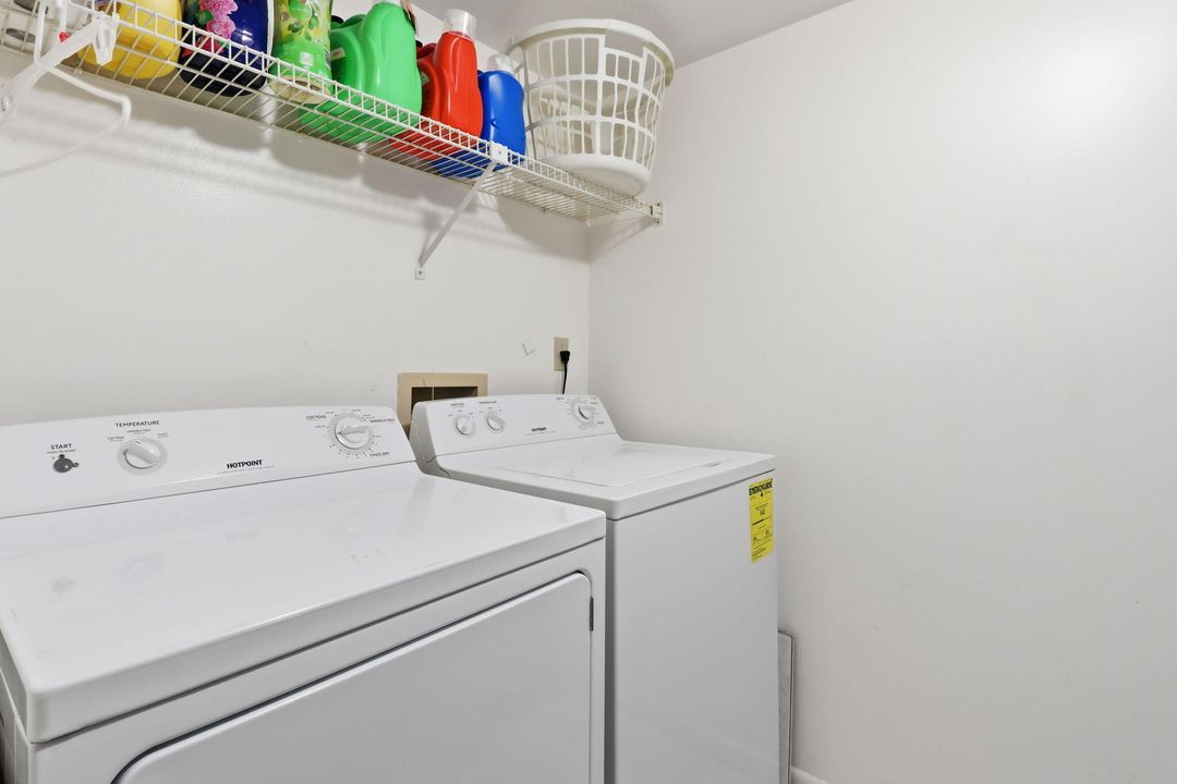 На продажу: $220,000 (2 спален, 2 ванн, 1106 Квадратных фут)