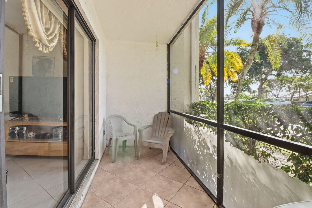 На продажу: $220,000 (2 спален, 2 ванн, 1106 Квадратных фут)