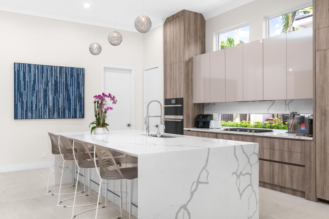 На продажу: $2,245,000 (4 спален, 4 ванн, 3065 Квадратных фут)