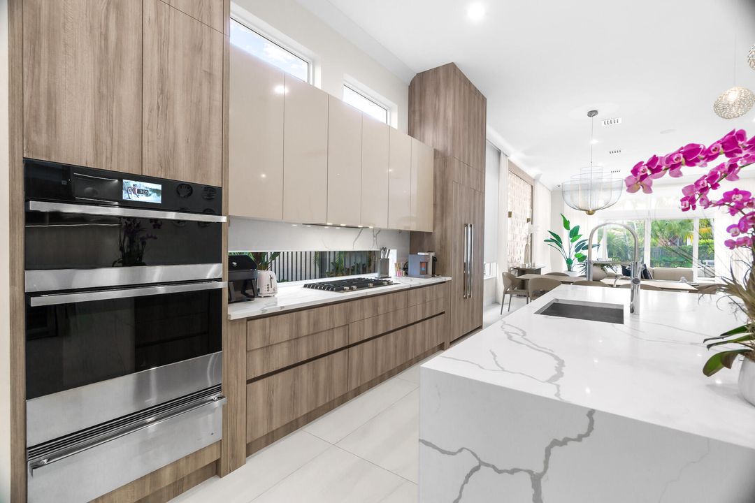 На продажу: $2,245,000 (4 спален, 4 ванн, 3065 Квадратных фут)