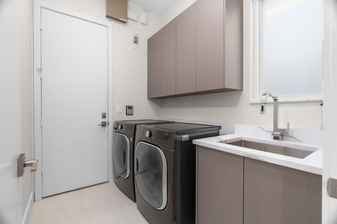 На продажу: $2,245,000 (4 спален, 4 ванн, 3065 Квадратных фут)