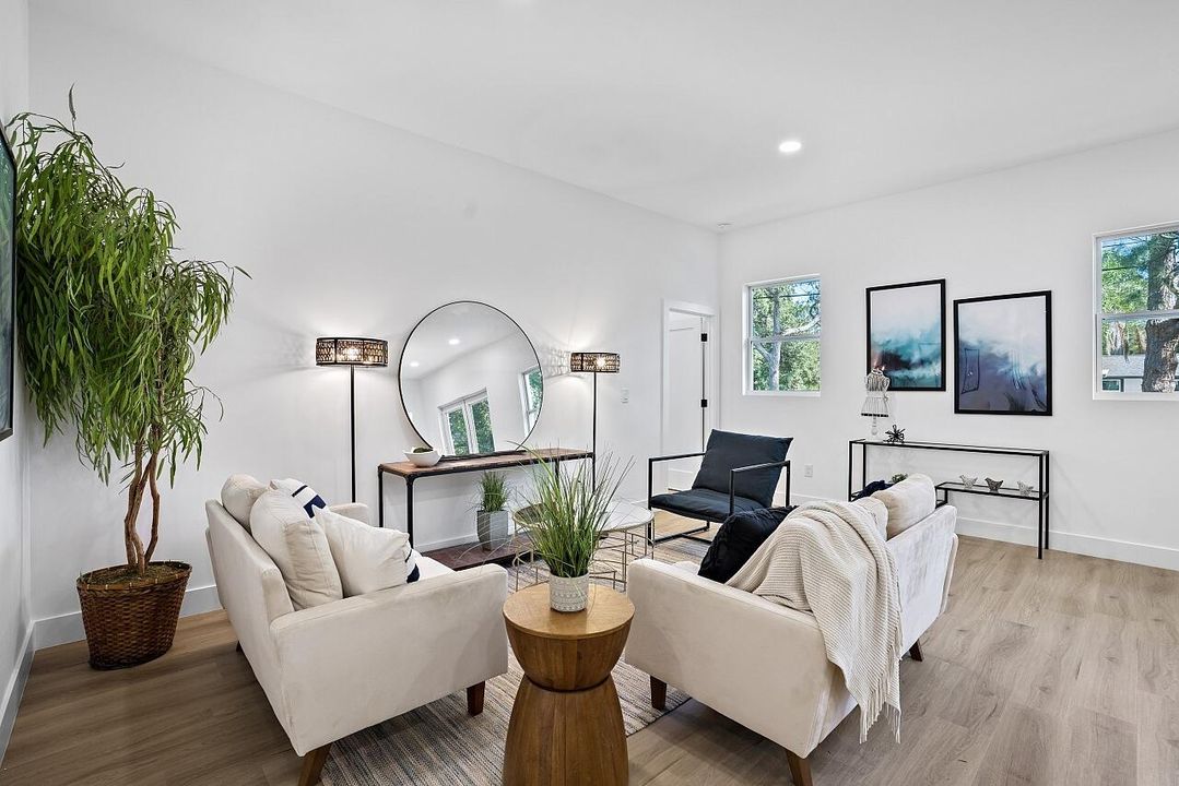 На продажу: $409,900 (4 спален, 2 ванн, 1793 Квадратных фут)