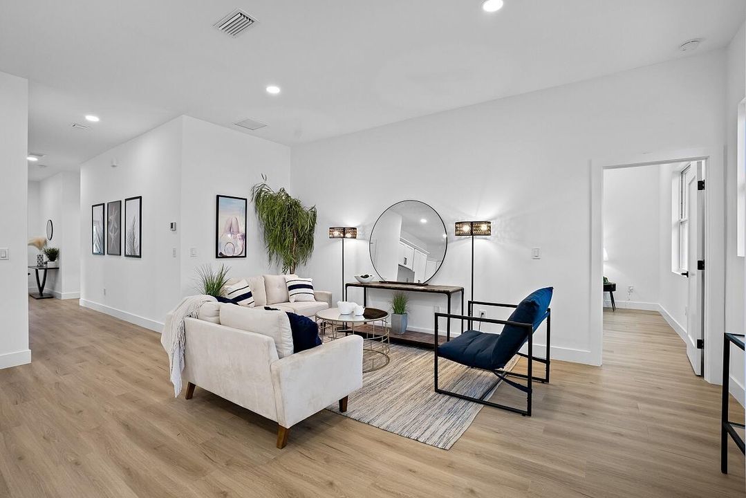 На продажу: $409,900 (4 спален, 2 ванн, 1793 Квадратных фут)