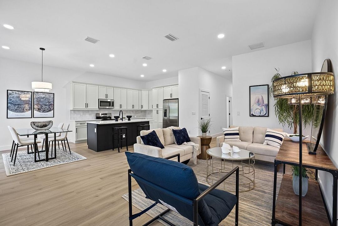 На продажу: $409,900 (4 спален, 2 ванн, 1793 Квадратных фут)