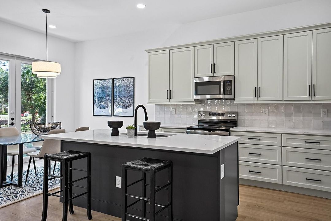 На продажу: $409,900 (4 спален, 2 ванн, 1793 Квадратных фут)