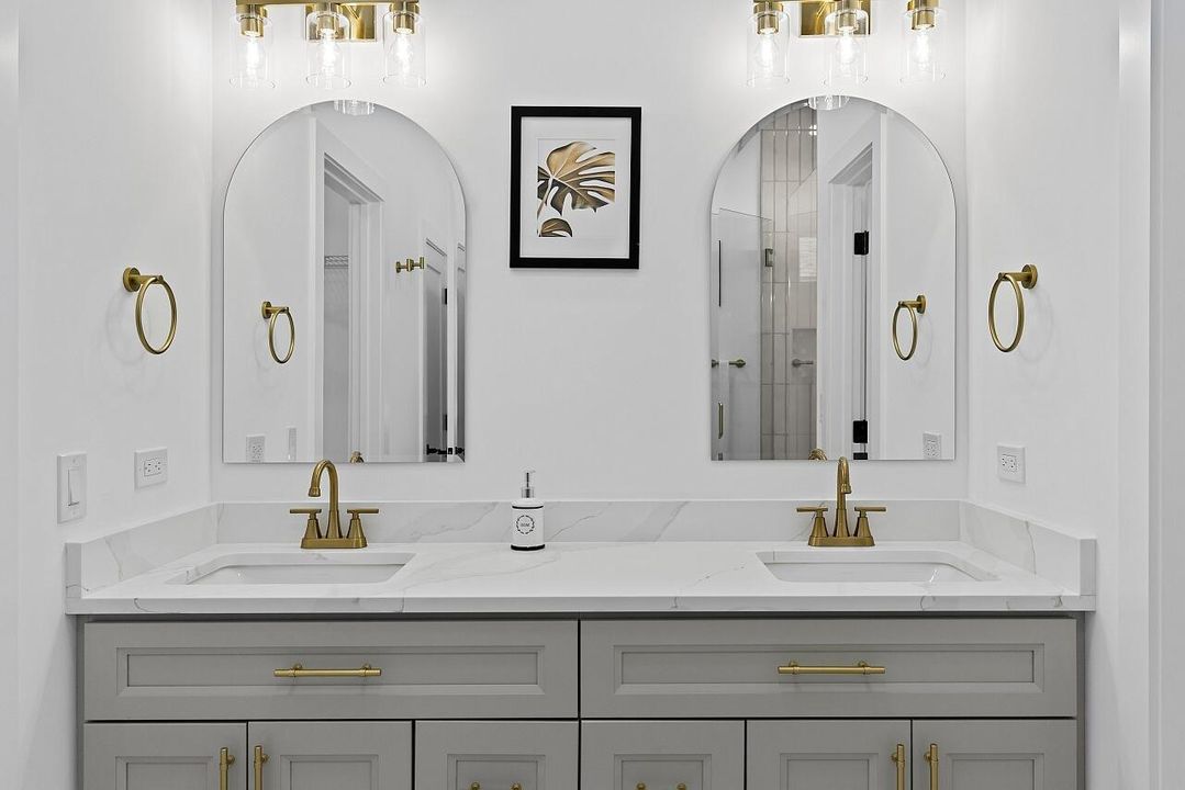 На продажу: $409,900 (4 спален, 2 ванн, 1793 Квадратных фут)