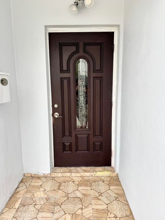 For Rent: $3,900 (3 beds, 1 baths, 1428 Square Feet)