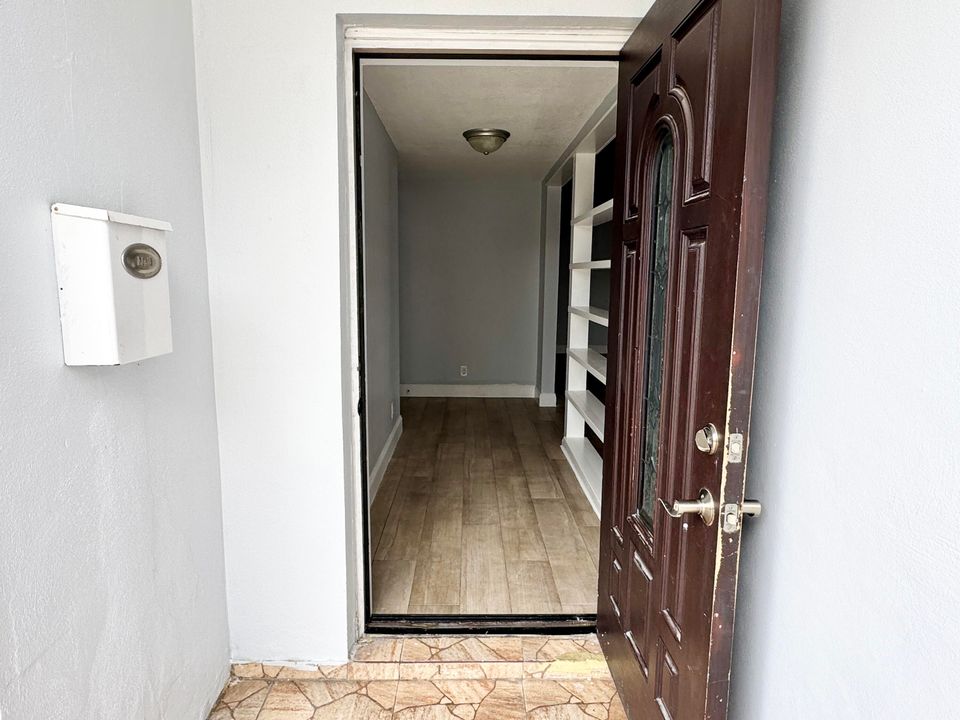 For Rent: $3,900 (3 beds, 1 baths, 1428 Square Feet)
