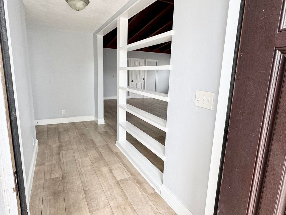 For Rent: $3,900 (3 beds, 1 baths, 1428 Square Feet)