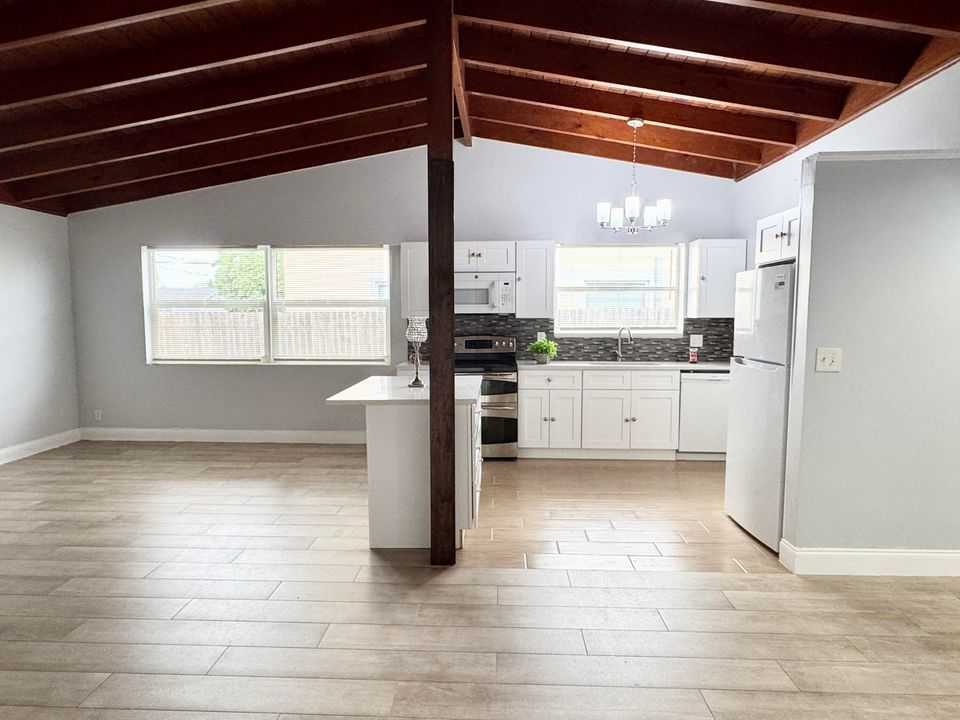 For Rent: $3,900 (3 beds, 1 baths, 1428 Square Feet)