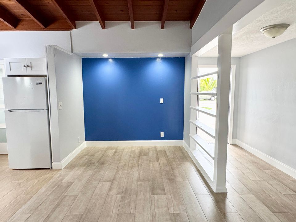 For Rent: $3,900 (3 beds, 1 baths, 1428 Square Feet)