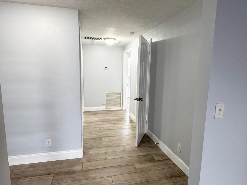 For Rent: $3,900 (3 beds, 1 baths, 1428 Square Feet)