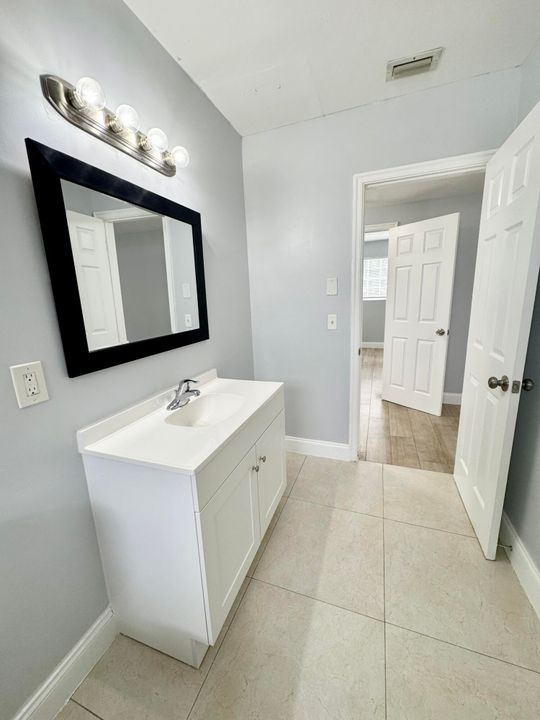 For Rent: $3,900 (3 beds, 1 baths, 1428 Square Feet)