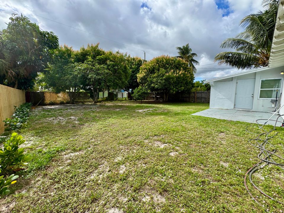 For Rent: $3,900 (3 beds, 1 baths, 1428 Square Feet)