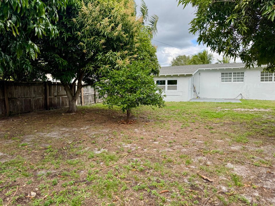 For Rent: $3,900 (3 beds, 1 baths, 1428 Square Feet)