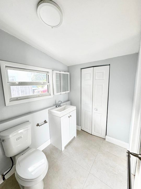 For Rent: $3,900 (3 beds, 1 baths, 1428 Square Feet)