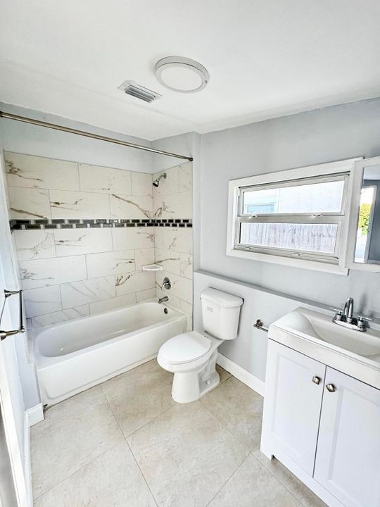 For Rent: $3,900 (3 beds, 1 baths, 1428 Square Feet)