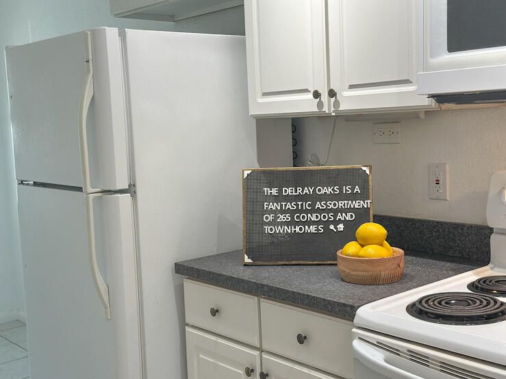 For Sale: $289,900 (2 beds, 2 baths, 1348 Square Feet)