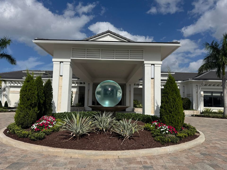 For Sale: $825,000 (3 beds, 2 baths, 1937 Square Feet)