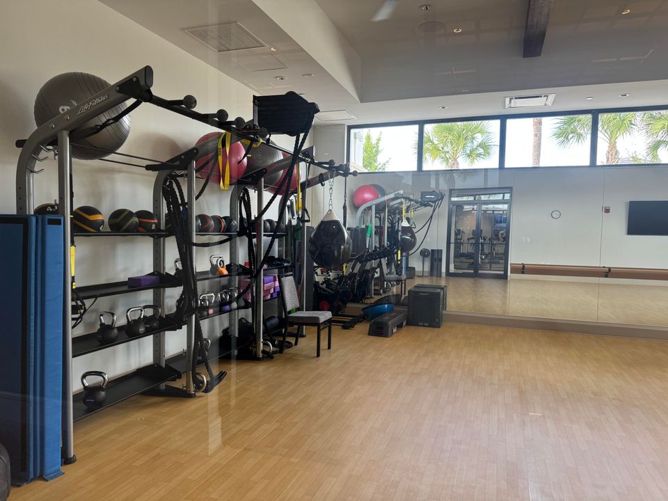 For Sale: $825,000 (3 beds, 2 baths, 1937 Square Feet)