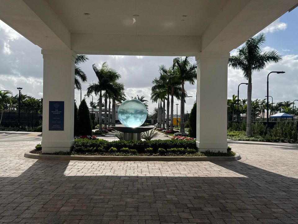 For Sale: $825,000 (3 beds, 2 baths, 1937 Square Feet)