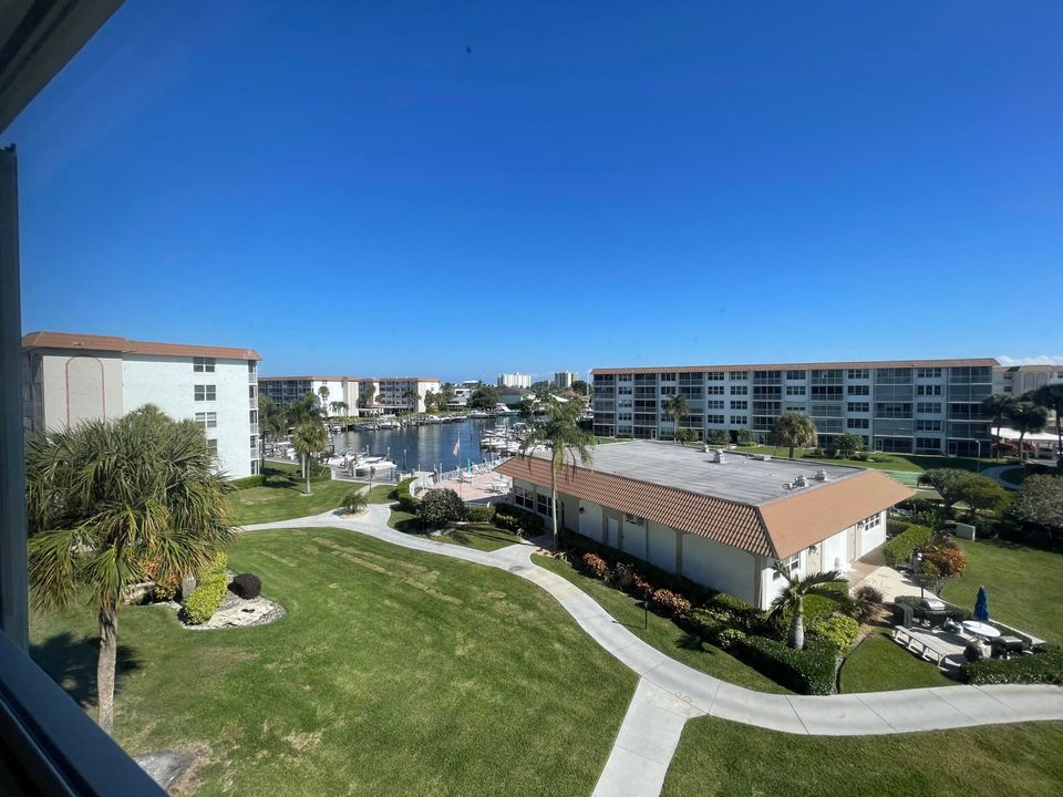 На продажу: $269,900 (2 спален, 2 ванн, 1200 Квадратных фут)