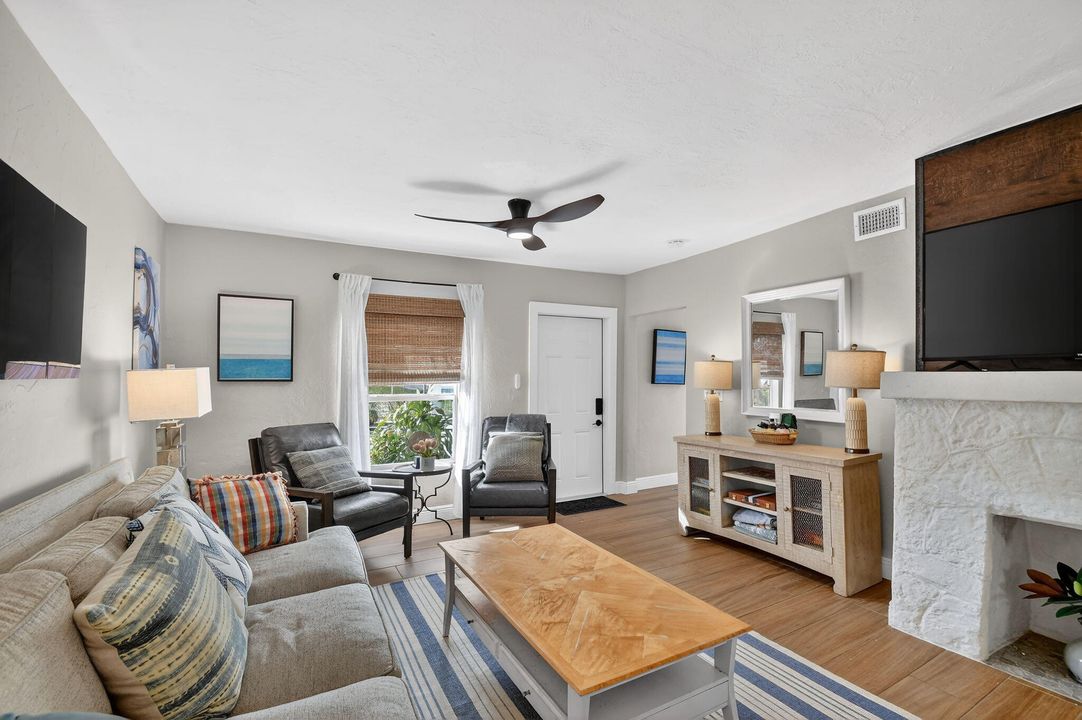 For Rent: $5,950 (3 beds, 2 baths, 1288 Square Feet)