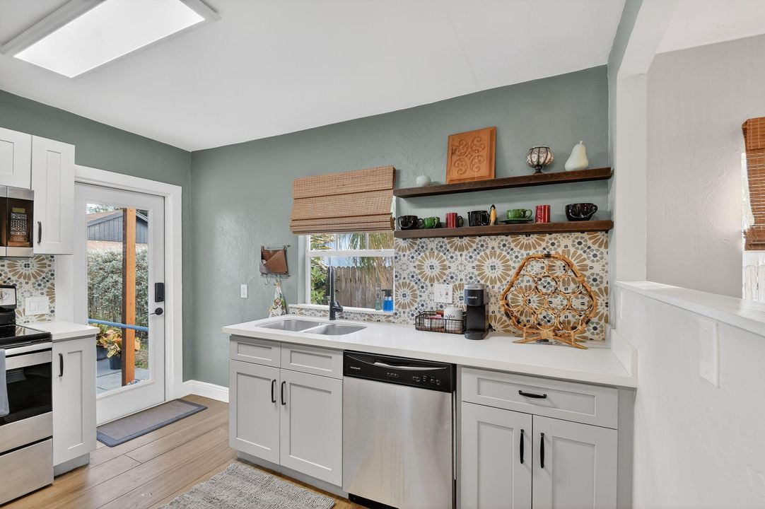 For Rent: $5,950 (3 beds, 2 baths, 1288 Square Feet)