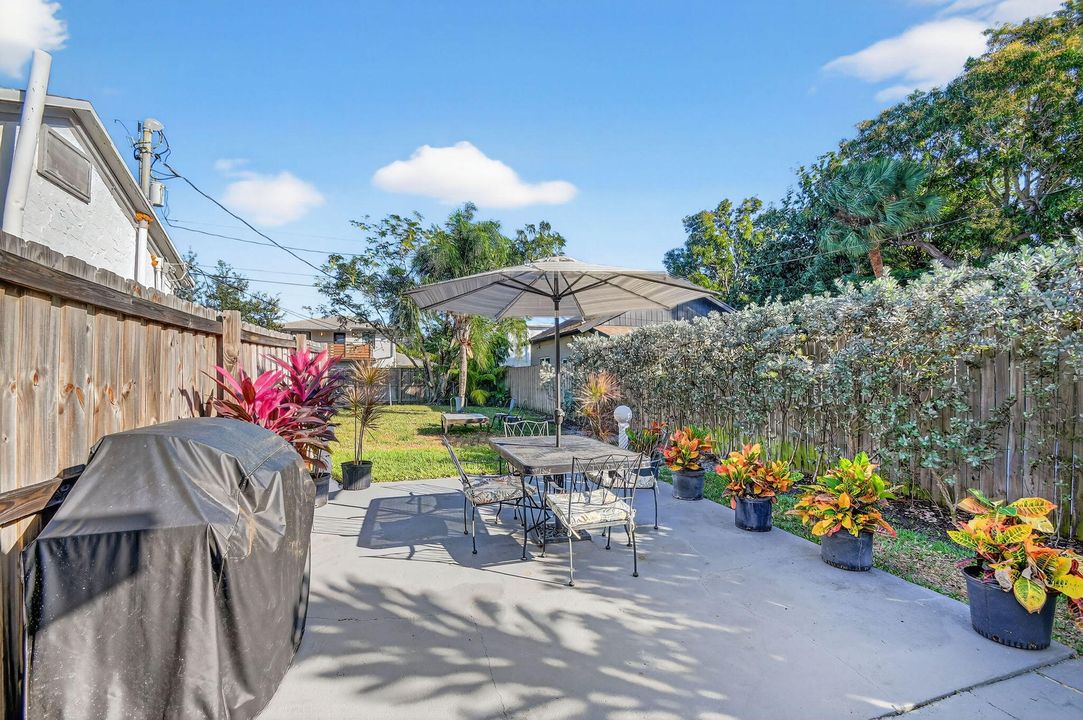 For Rent: $5,950 (3 beds, 2 baths, 1288 Square Feet)