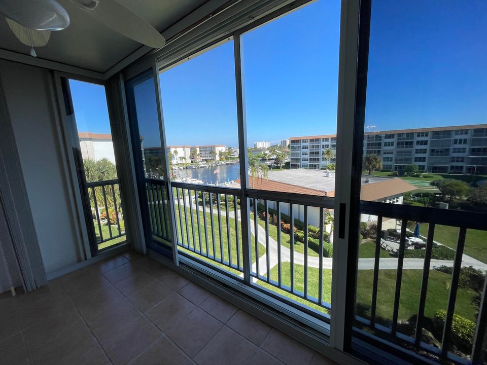 На продажу: $269,900 (2 спален, 2 ванн, 1200 Квадратных фут)