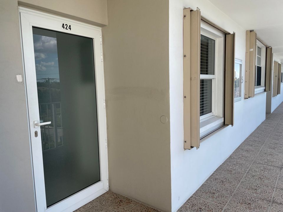 На продажу: $269,900 (2 спален, 2 ванн, 1200 Квадратных фут)