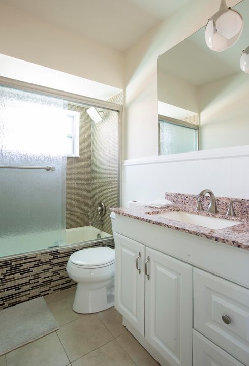 En Venta: $699,000 (3 camas, 2 baños, 1274 Pies cuadrados)