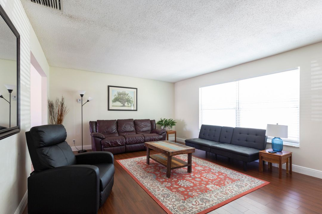 En Venta: $699,000 (3 camas, 2 baños, 1274 Pies cuadrados)