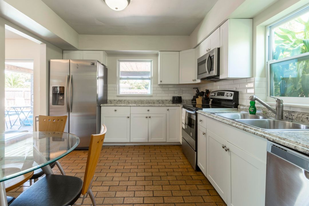 En Venta: $699,000 (3 camas, 2 baños, 1274 Pies cuadrados)